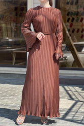 Victoria Maxikleid mit plissierten Glockenärmeln und Schnürung hinten